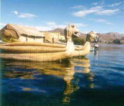 Balsa de actuales Uros. Lago Titicaca.